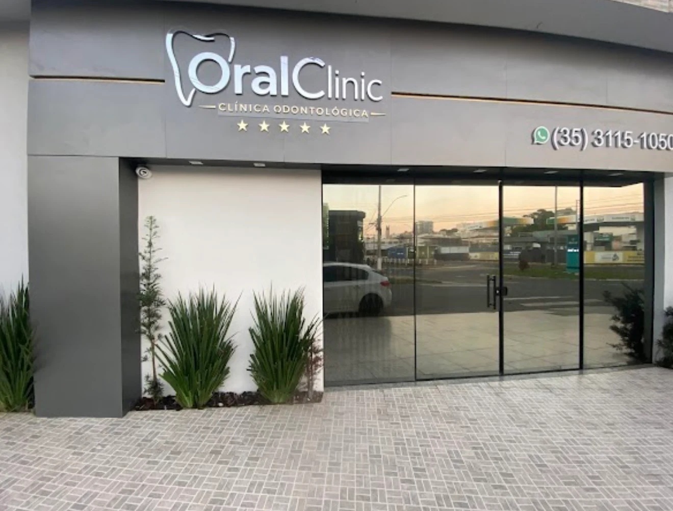 Fachada da OralClinic Passos